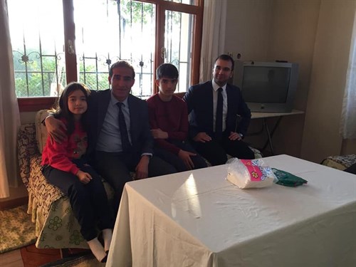 Kaymakamımız Sayın Mehmet Furkan TAŞKIRAN 8. Sınıf öğrencisi Furkan TOPBAŞ ve ailesini ziyaret etti