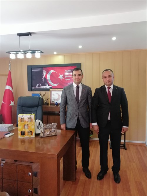 Kaymakamımız Sayın Mehmet Furkan TAŞKIRAN yeni İlçe Emniyet Amiri olarak atanan Komiser Sadi BOZDAYI'yı makamında kabul etti.