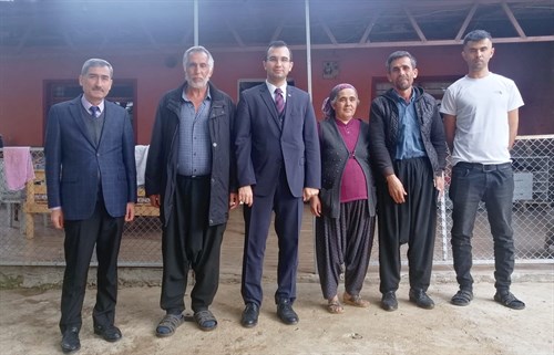 Kaymakamımız Sayın Mehmet Furkan TAŞKIRAN Çiçeklidere köyünde ikamet eden Ali ALASIRT ve ailesini ziyaret etti.